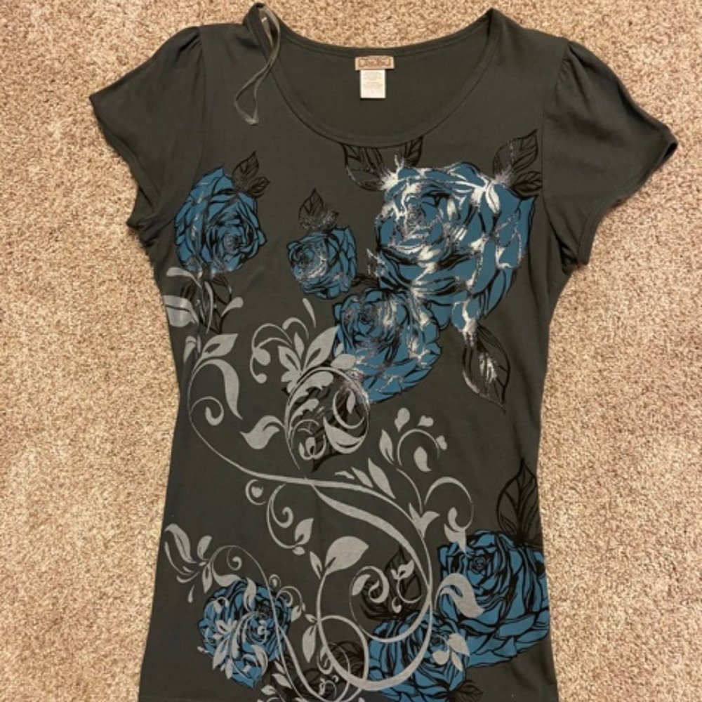 Simple floral tee